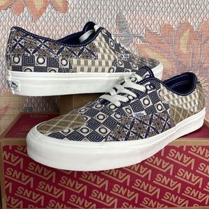Vans Men’s Authentic Patc
Geo Trek Navy
VN0A7Q4ONVY
Sneakers